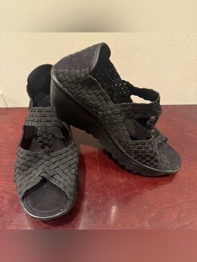 Women’s Black Woven Classic Wedge Slide On Shoe by White Mountain - Size 7.5